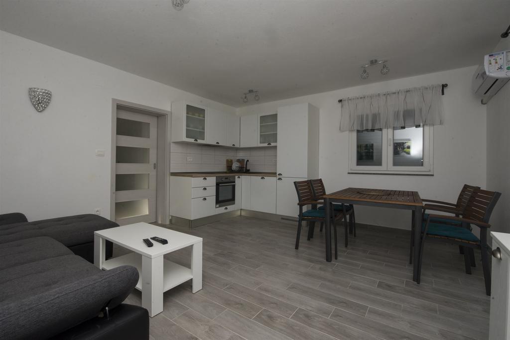 Apartment Jure سلاتين المظهر الخارجي الصورة